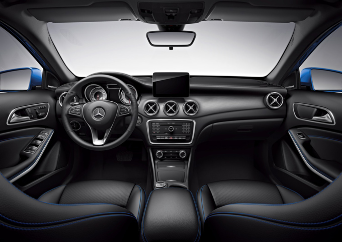 梅赛德斯-奔驰GLA SUV蓝调版标配的Harman Kardon®环绕立体声音响系统为同级独有